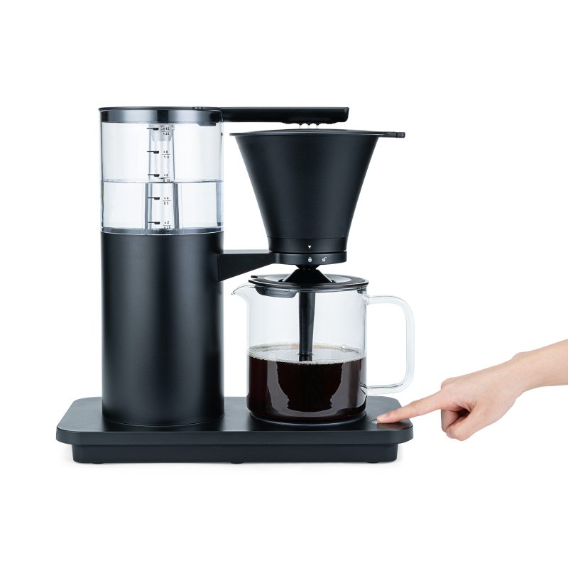 Coffee-makere_CM11B-A125_Front_Hand